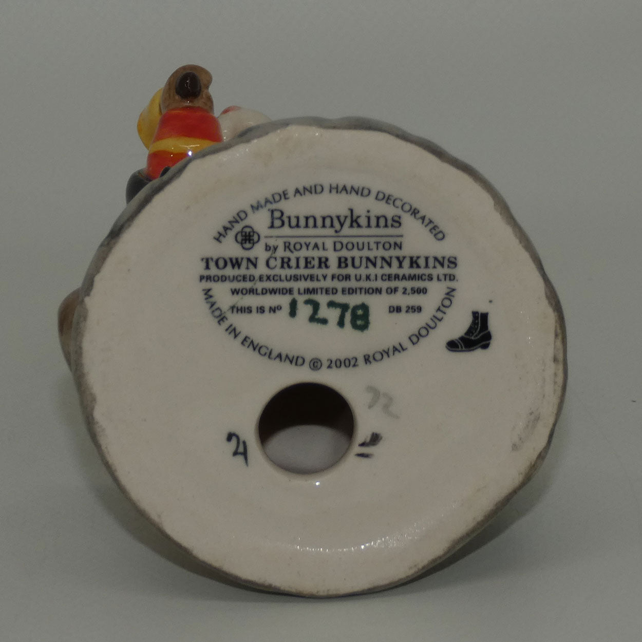 db259-royal-doulton-bunnykins-town-crier