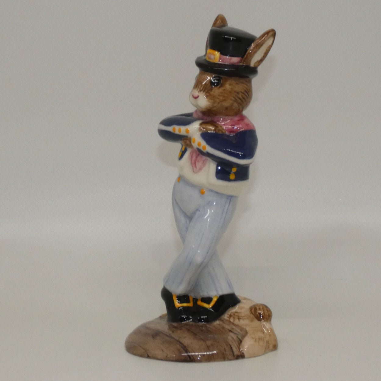 DB261 Royal Doulton Bunnykins figurine Hornpiper | box + Certificate