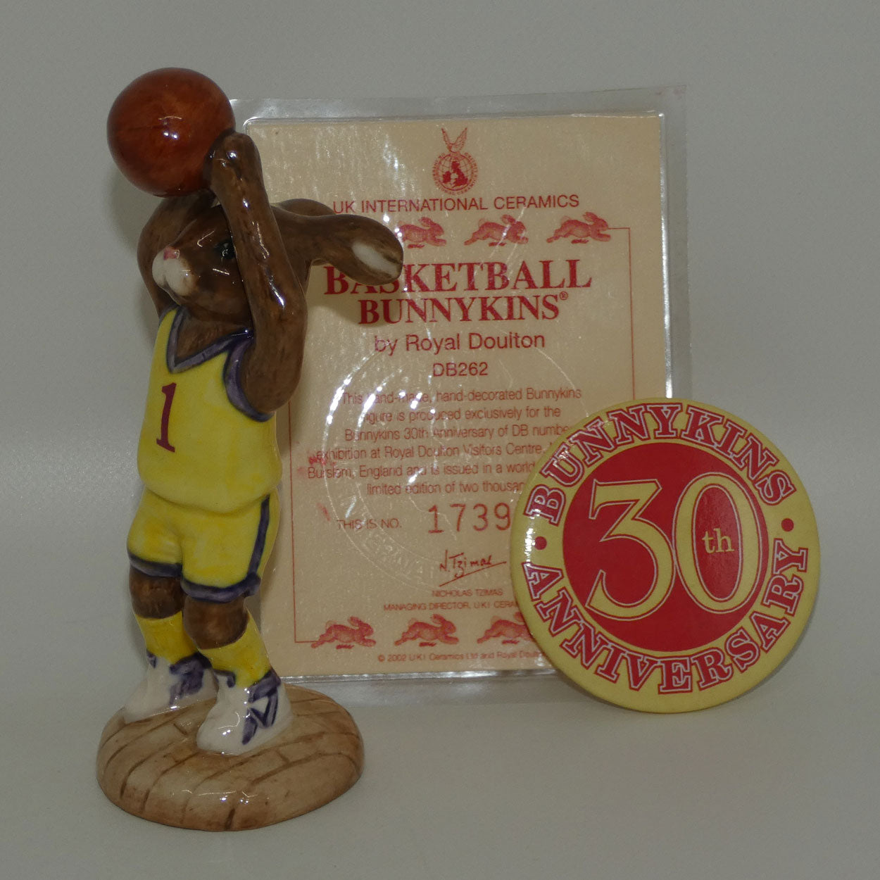 db262-royal-doulton-bunnykins-basketball