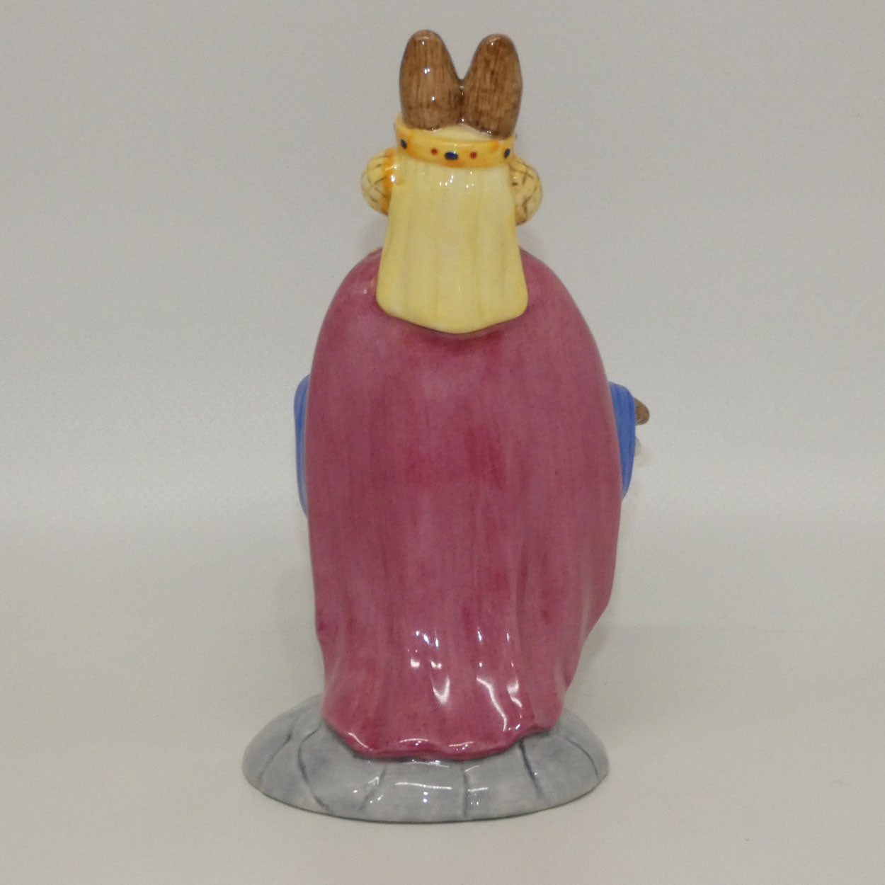 db302-royal-doulton-bunnykins-queen-guinevere