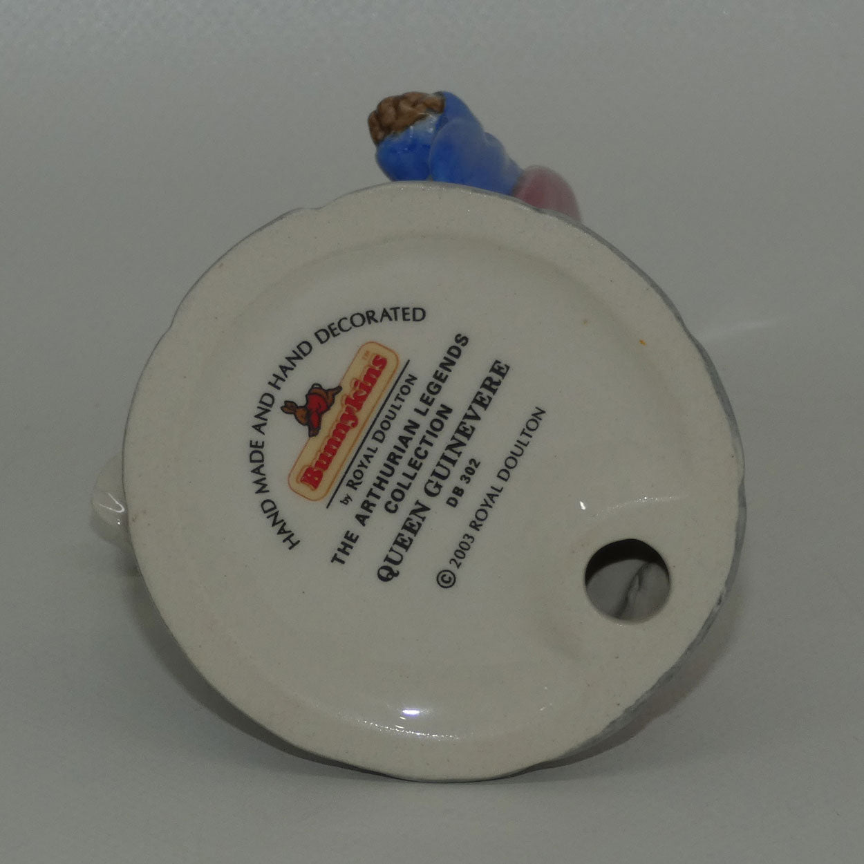 db302-royal-doulton-bunnykins-queen-guinevere