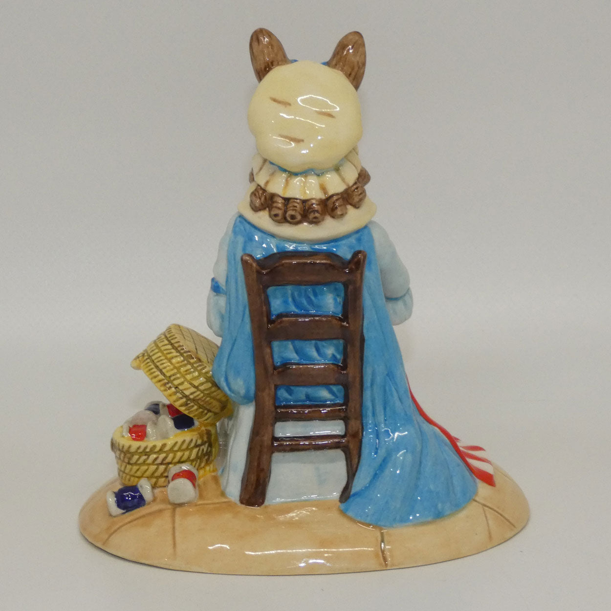 db313-royal-doulton-bunnykins-betsy-ross