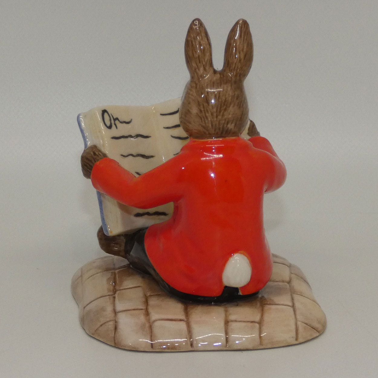 db401-royal-doulton-bunnykins-william-reading-without-tears