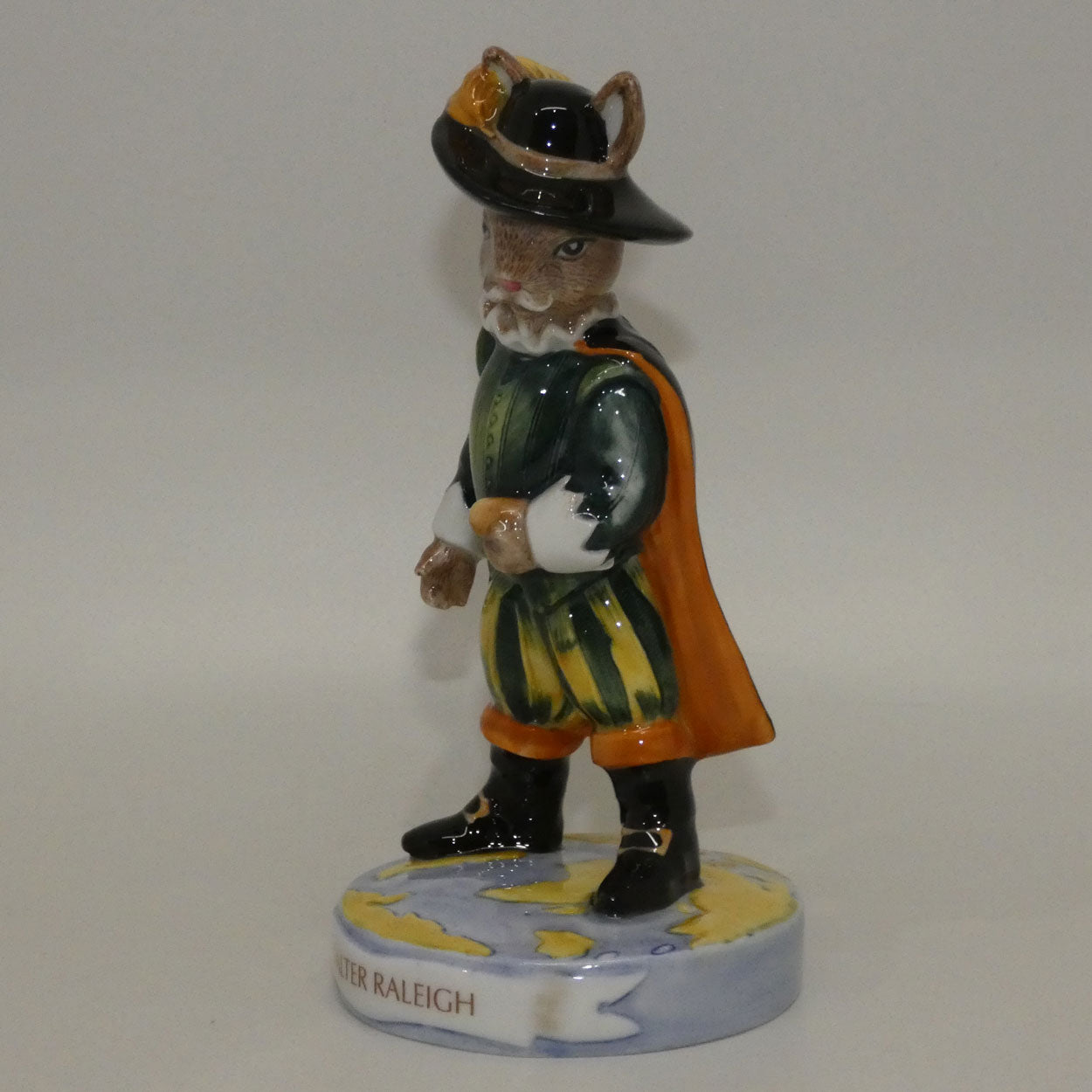 db416-royal-doulton-bunnykins-sir-walter-raleigh