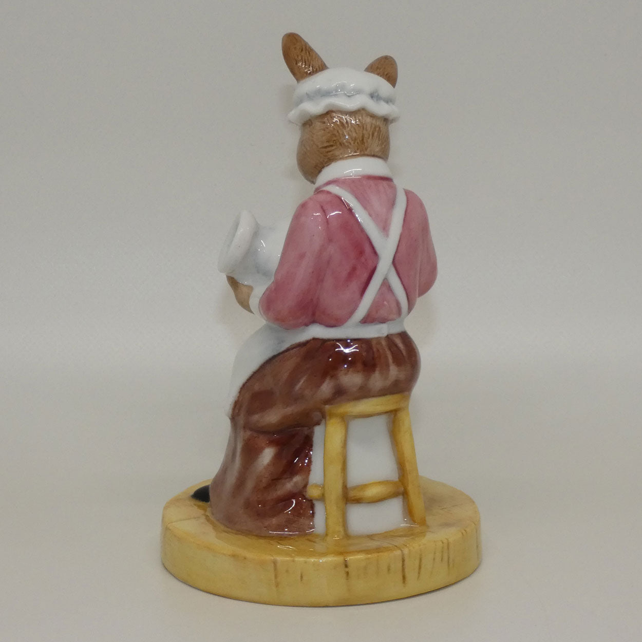 db465-royal-doulton-bunnykins-paintress-bunnykins