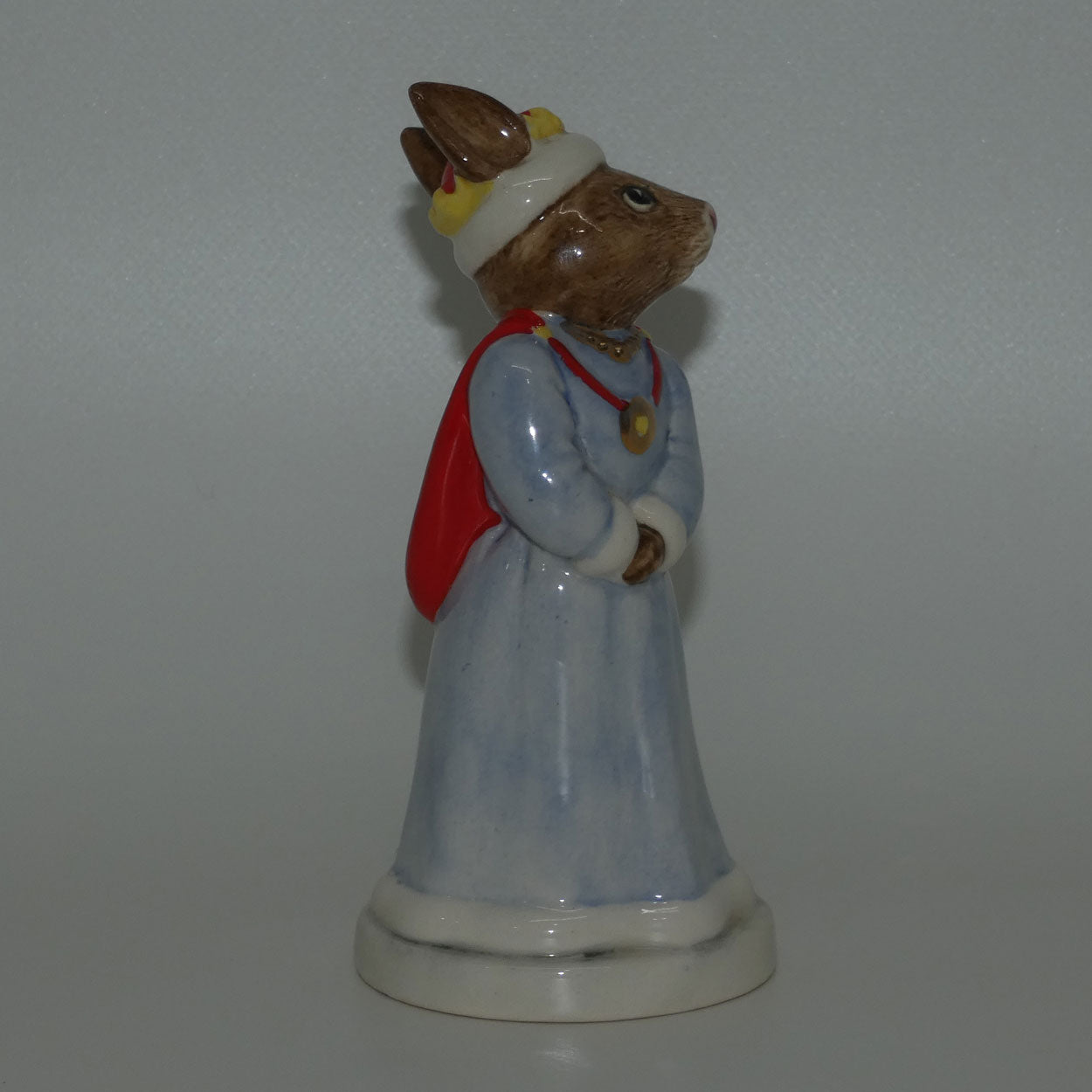 db046-royal-doulton-bunnykins-queen-sophie-bunnykins