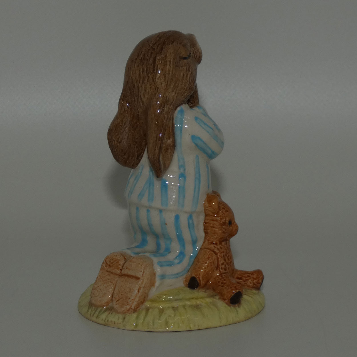 db55-royal-doulton-bunnykins-bedtime-white-blue