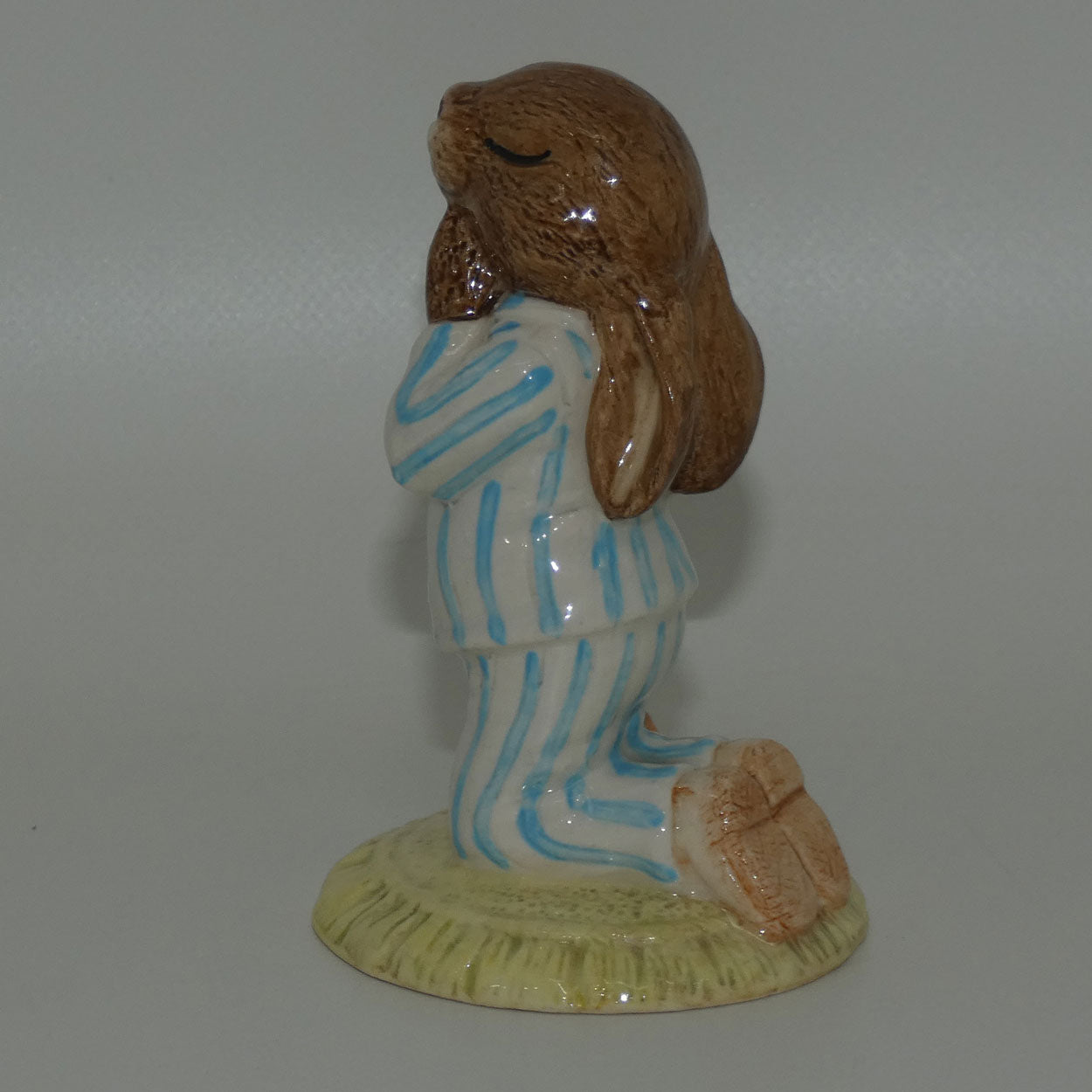 db55-royal-doulton-bunnykins-bedtime-white-blue