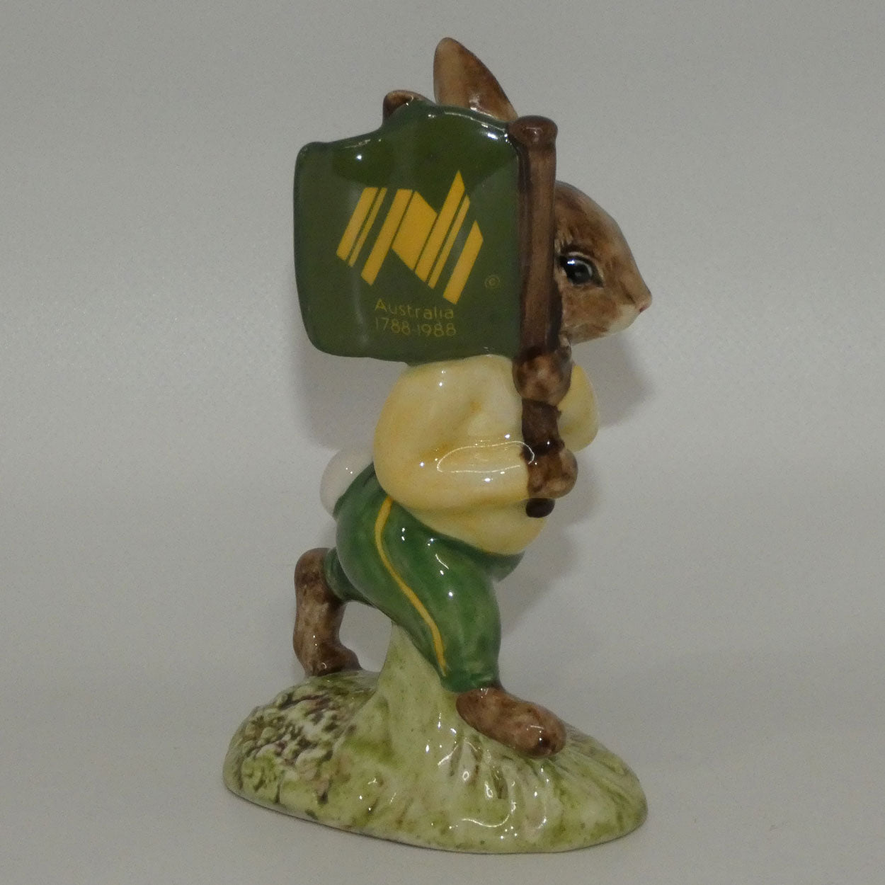 db58-royal-doulton-bunnykins-australian