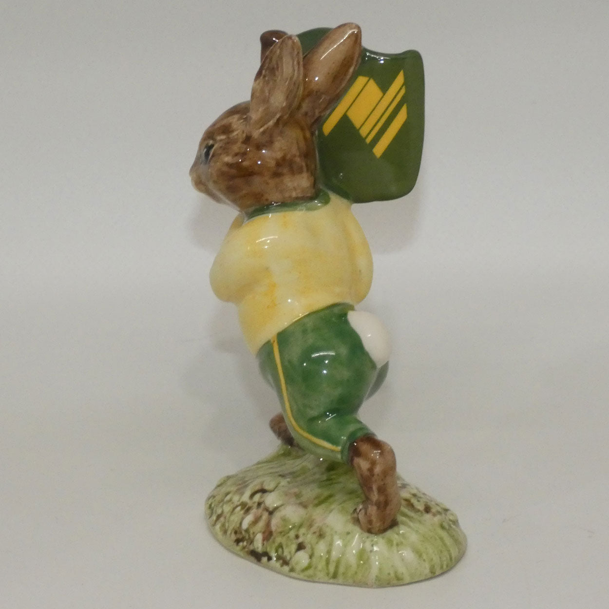 db58-royal-doulton-bunnykins-australian