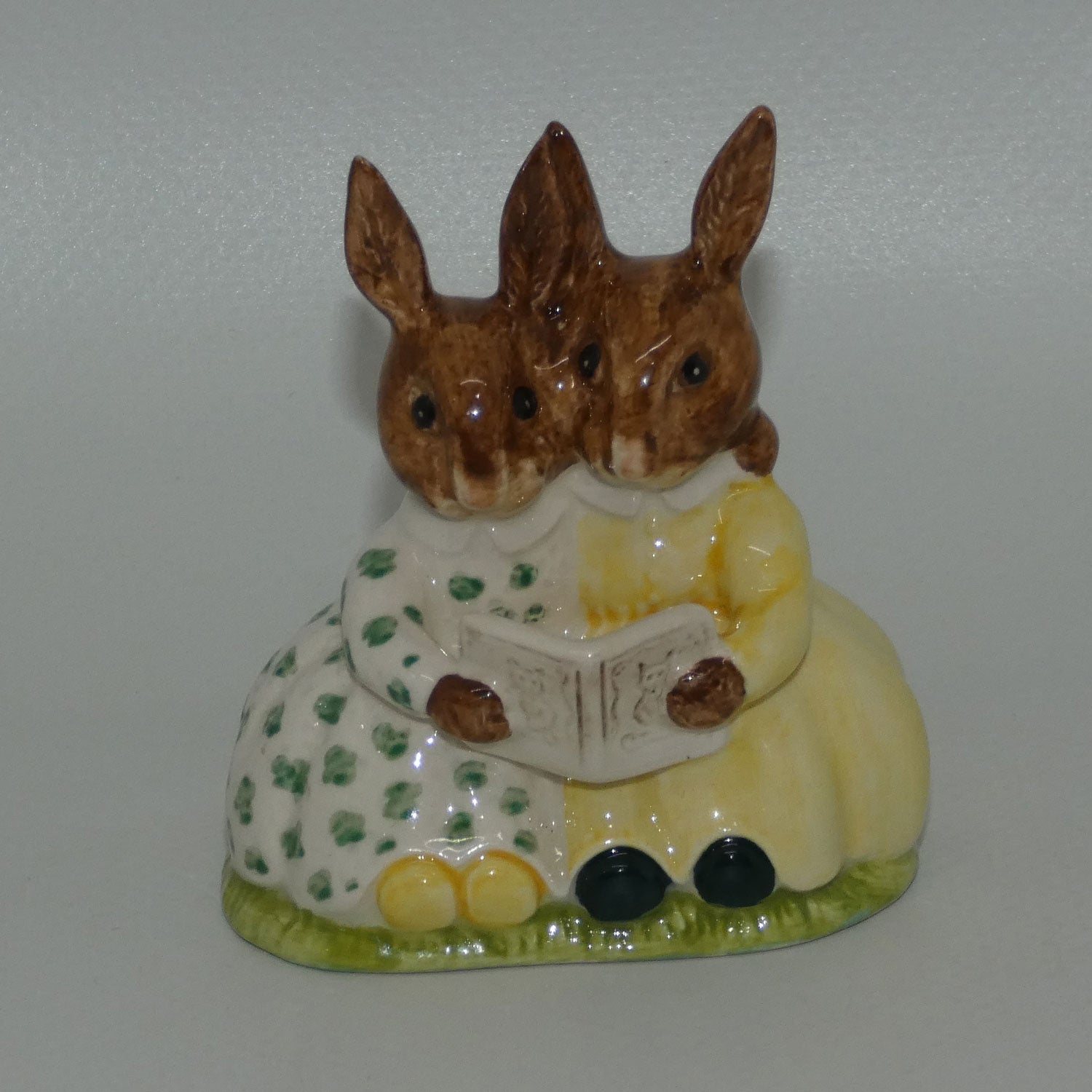 db59-royal-doulton-bunnykins-storytime