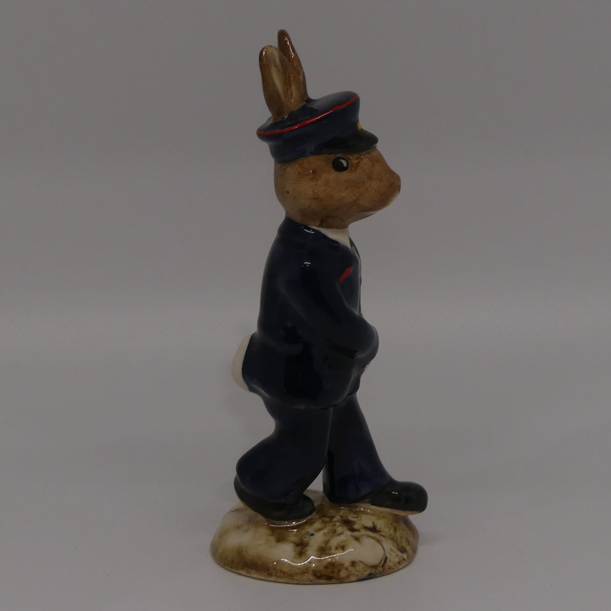 db076-royal-doulton-bunnykins-postman-no-box