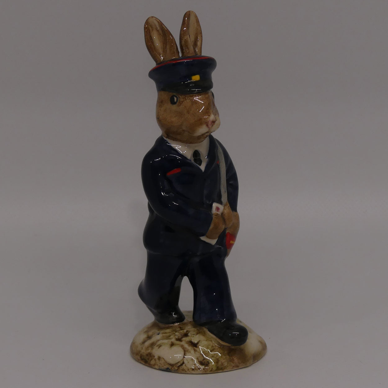 db076-royal-doulton-bunnykins-postman-no-box