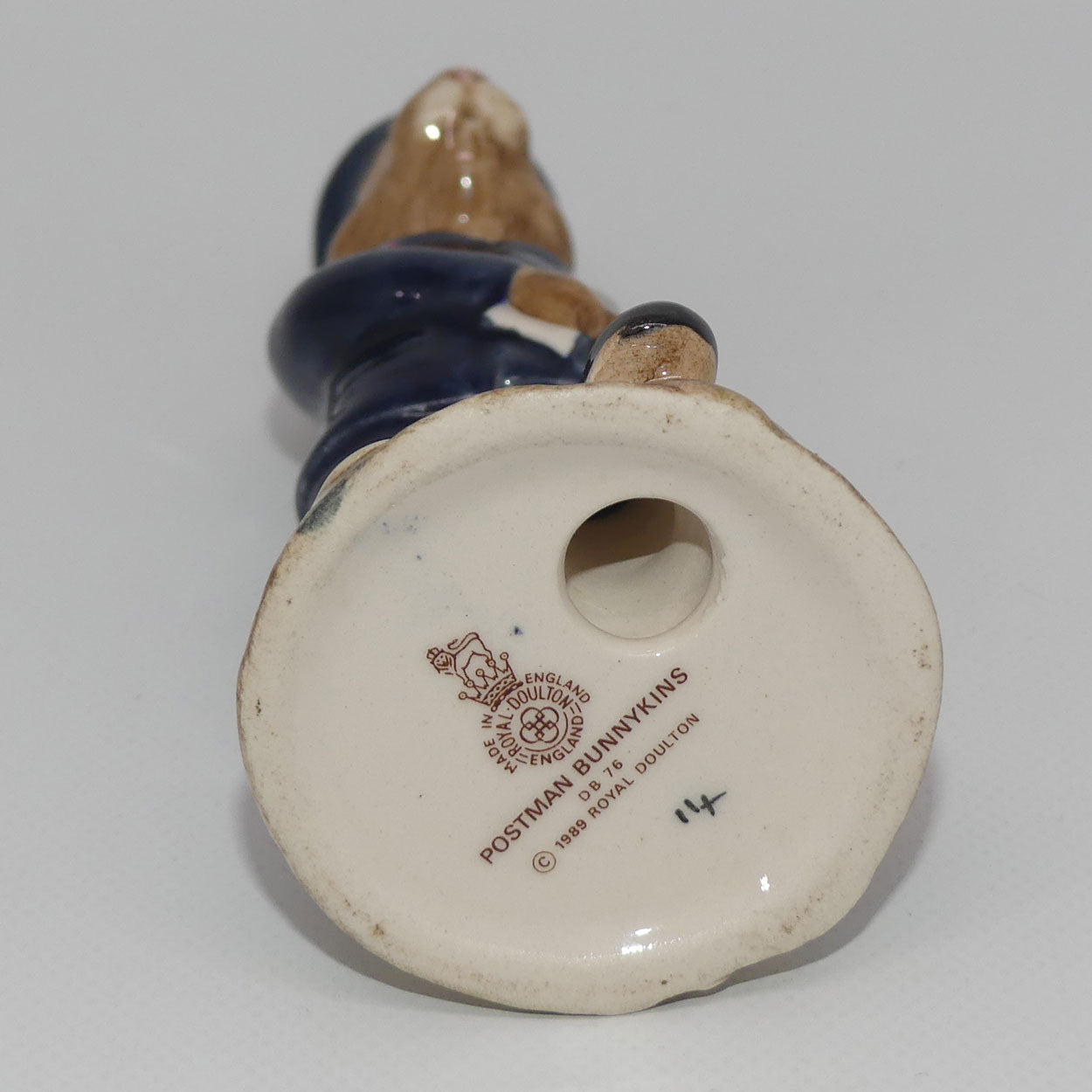 db076-royal-doulton-bunnykins-postman-no-box