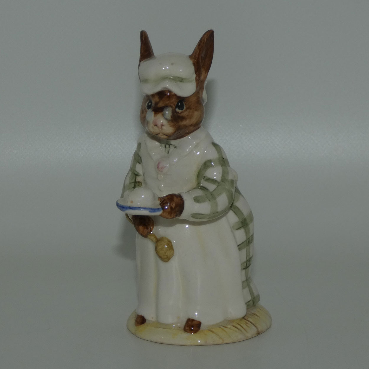 db85-royal-doulton-bunnykins-cook