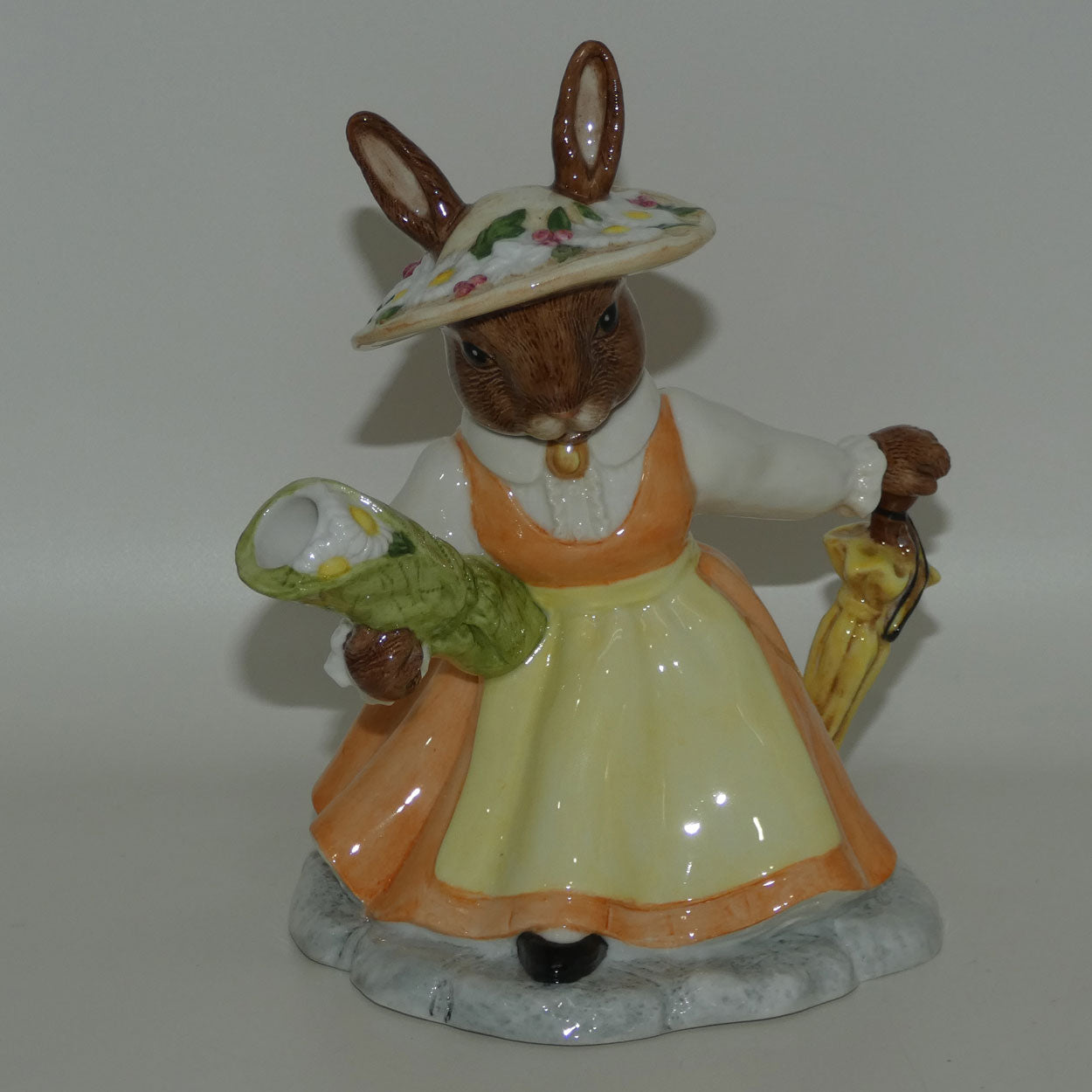 dbd2-royal-doulton-bunnykins-lady-of-the-manor-teapot-country-manor