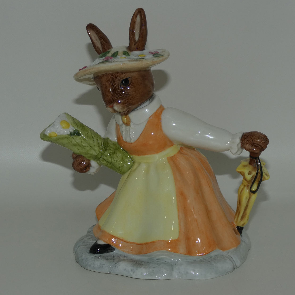 dbd2-royal-doulton-bunnykins-lady-of-the-manor-teapot-country-manor