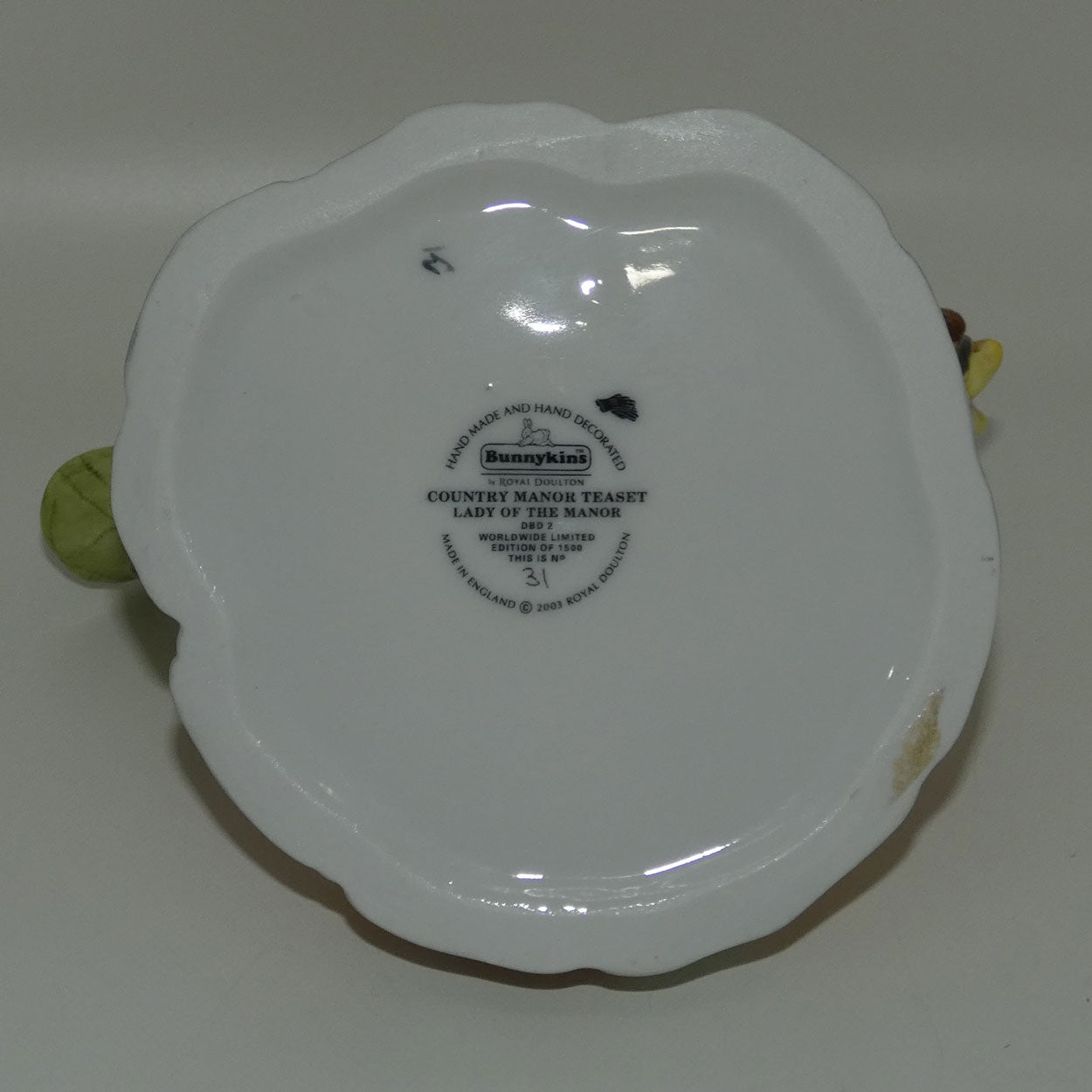 dbd2-royal-doulton-bunnykins-lady-of-the-manor-teapot-country-manor