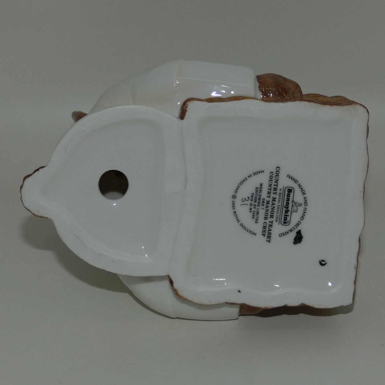 dbd7-royal-doulton-bunnykins-country-manor-chef-candy-box-country-manor