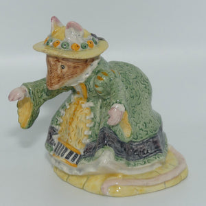 DBH22 Royal Doulton Brambly Hedge figure | Primrose Entertains