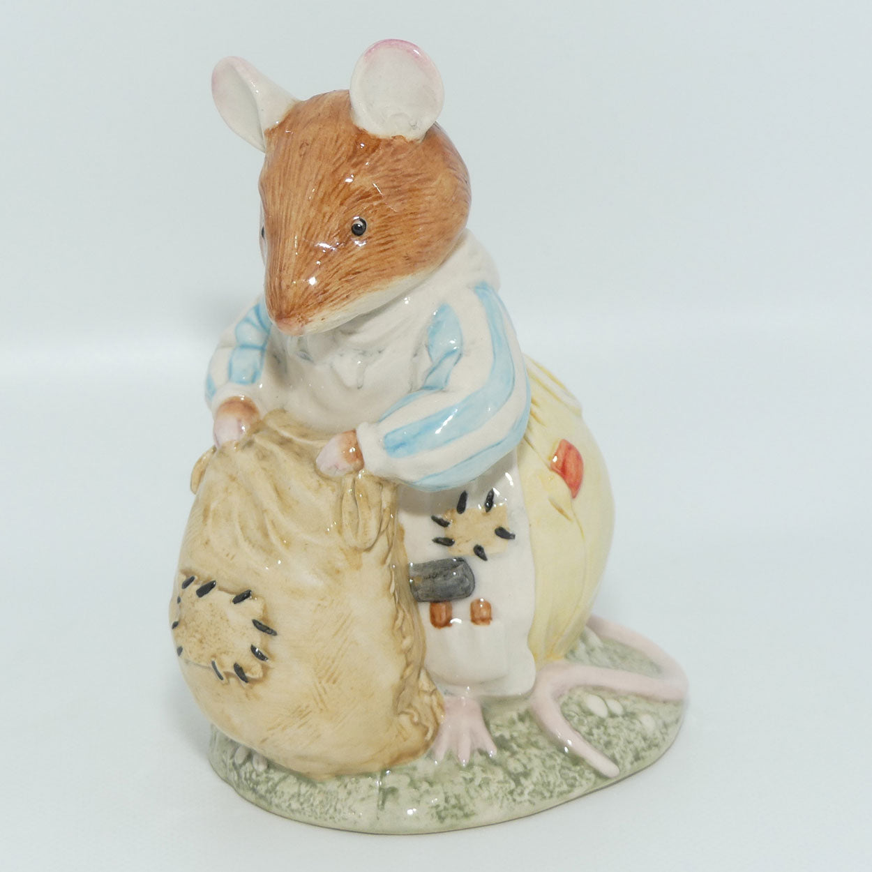 DBH37 Royal Doulton Brambly Hedge figure | Dusty Dogwood