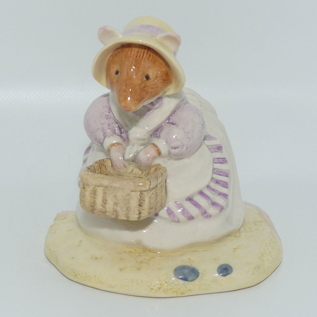 DBH40 Royal Doulton Brambly Hedge figure | Mrs Saltapple