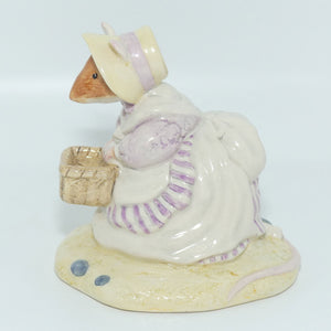 DBH40 Royal Doulton Brambly Hedge figure | Mrs Saltapple