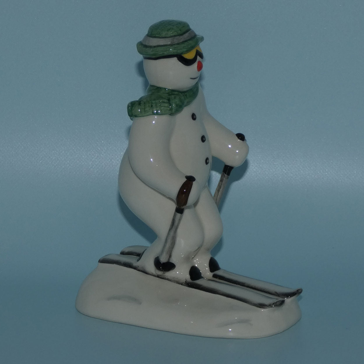 ds21-royal-doulton-snowman-figure-the-snowman-skiing