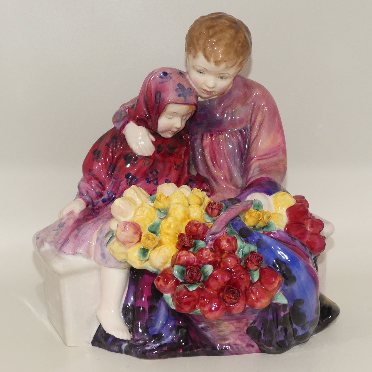 HN1342 Royal Doulton figurine The Flower Seller's Children