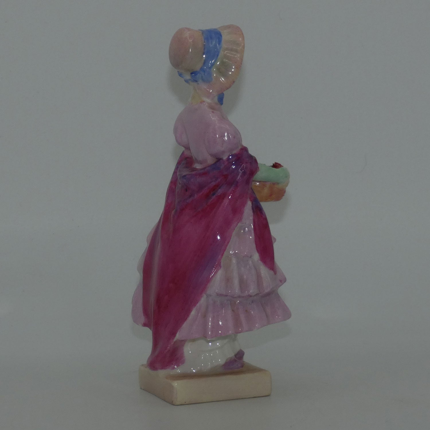 hn1485-royal-doulton-figure-greta-1