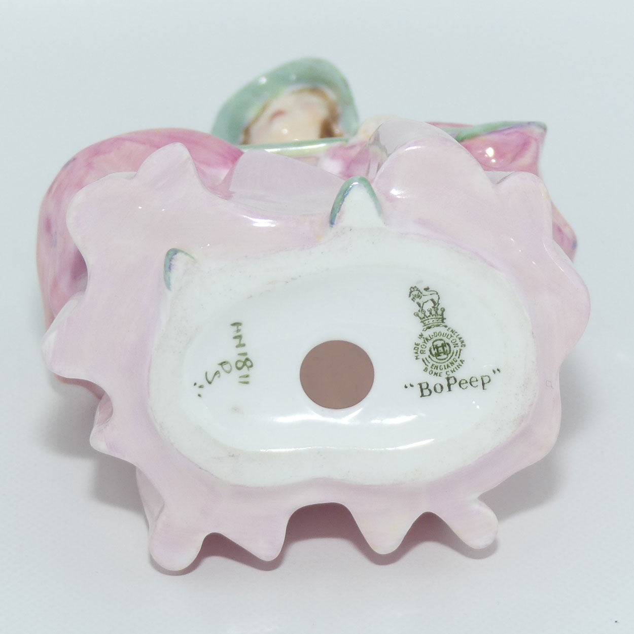 HN1811 Royal Doulton figurine Bo Peep | Leslie Harradine 