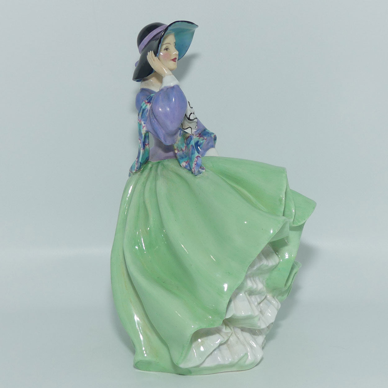 HN1833 Royal Doulton figurine Top O' The Hill | Green 