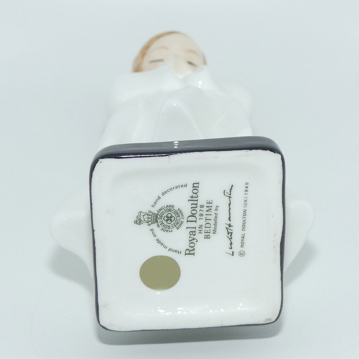 HN1978 Royal Doulton figure Bedtime | Darker Hair