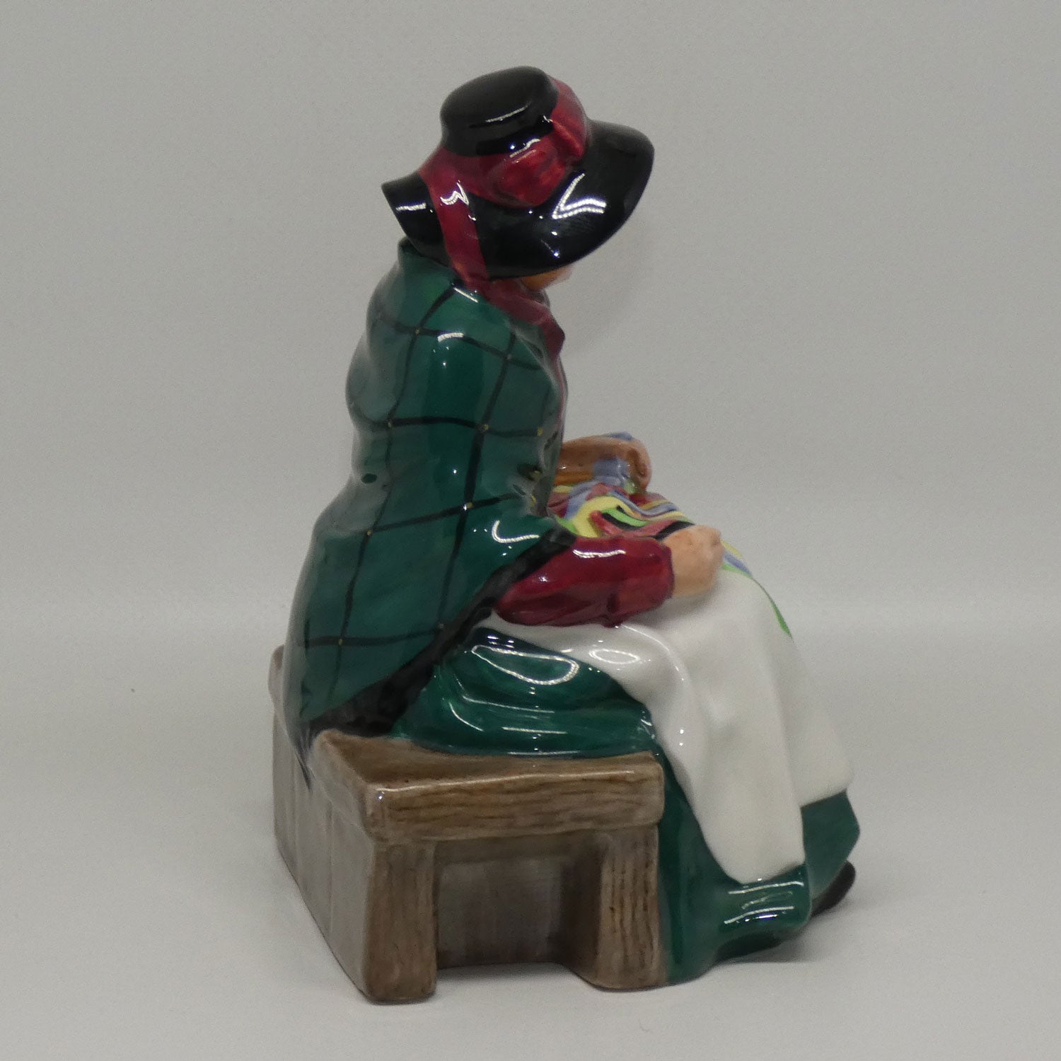 hn2017-royal-doulton-figure-silks-and-ribbons