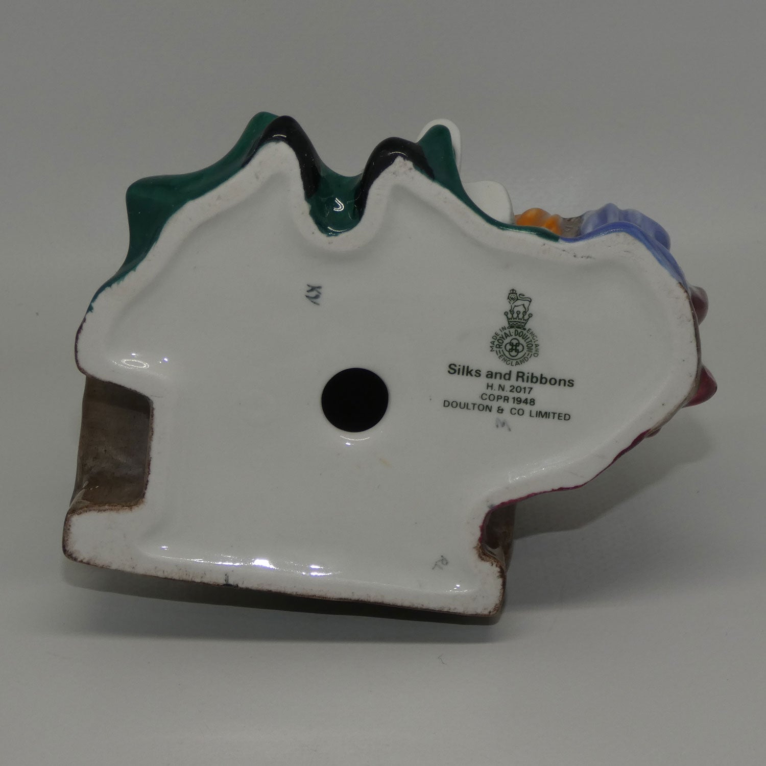 hn2017-royal-doulton-figure-silks-and-ribbons