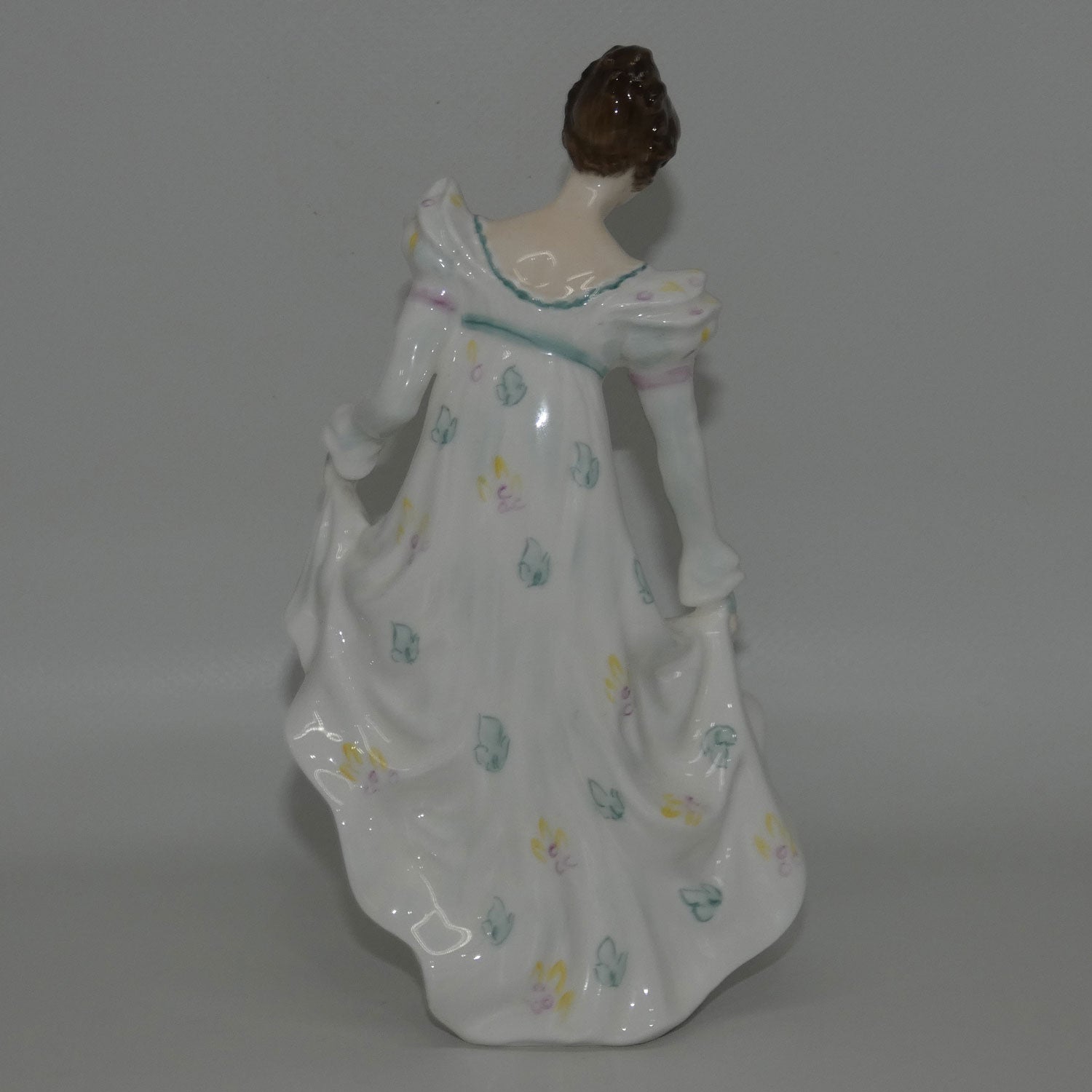hn2019-royal-doulton-figure-minuet-white