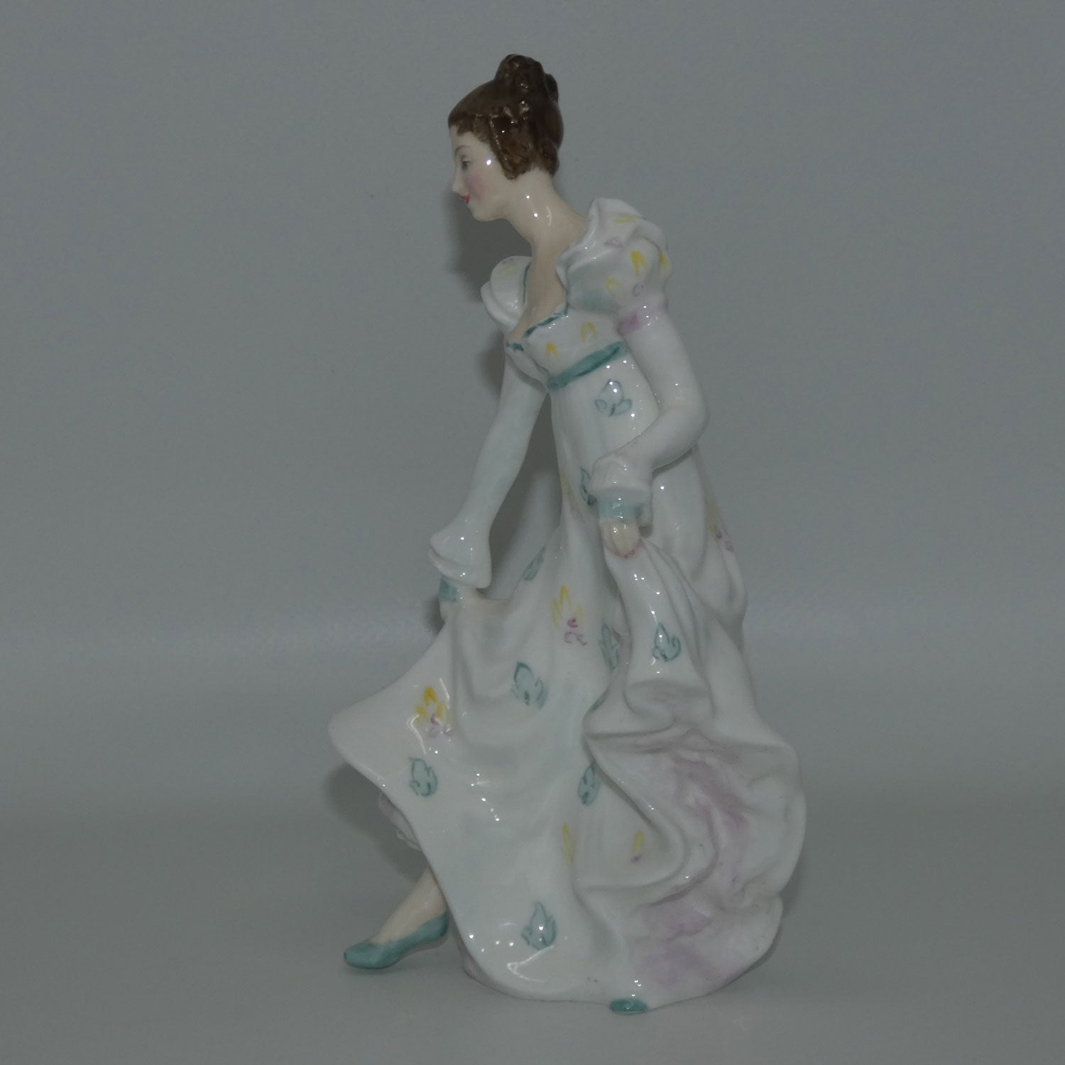 hn2019-royal-doulton-figure-minuet-white
