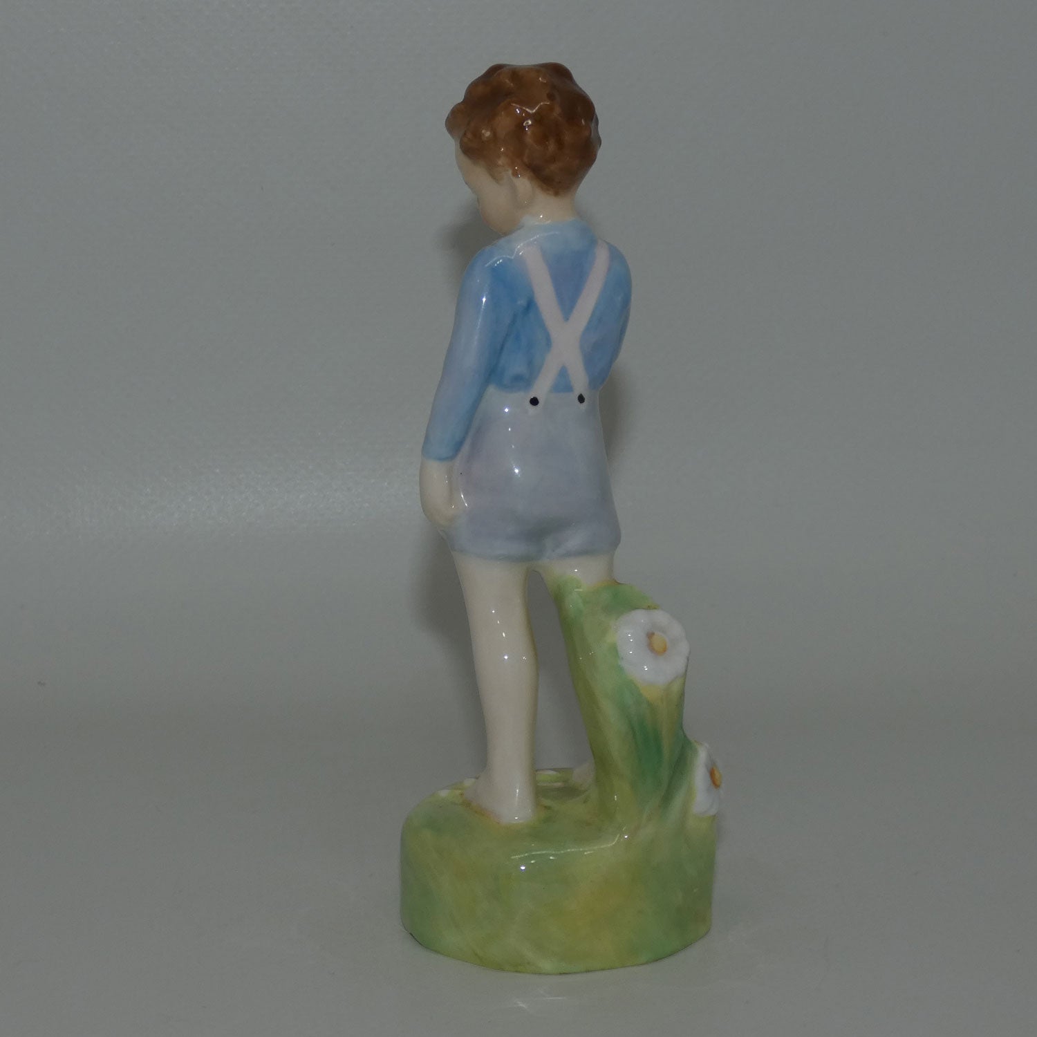 hn2045-royal-doulton-figure-she-loves-me-not