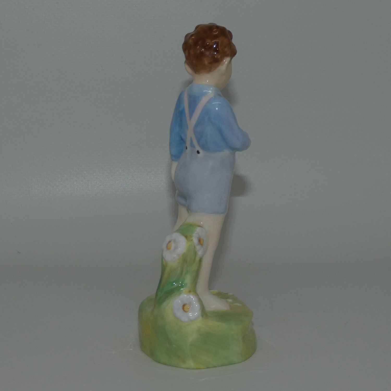 hn2045-royal-doulton-figure-she-loves-me-not