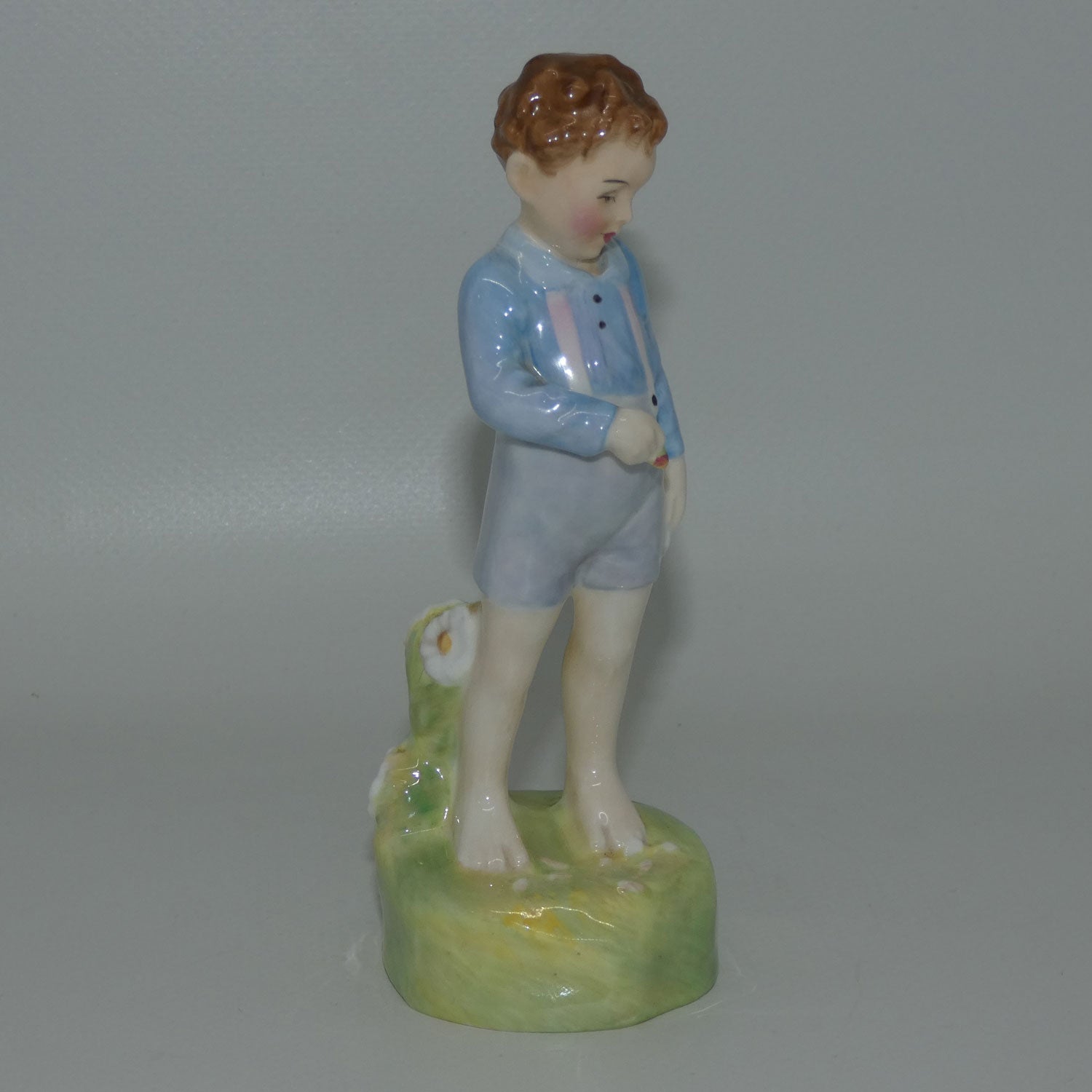 hn2045-royal-doulton-figure-she-loves-me-not