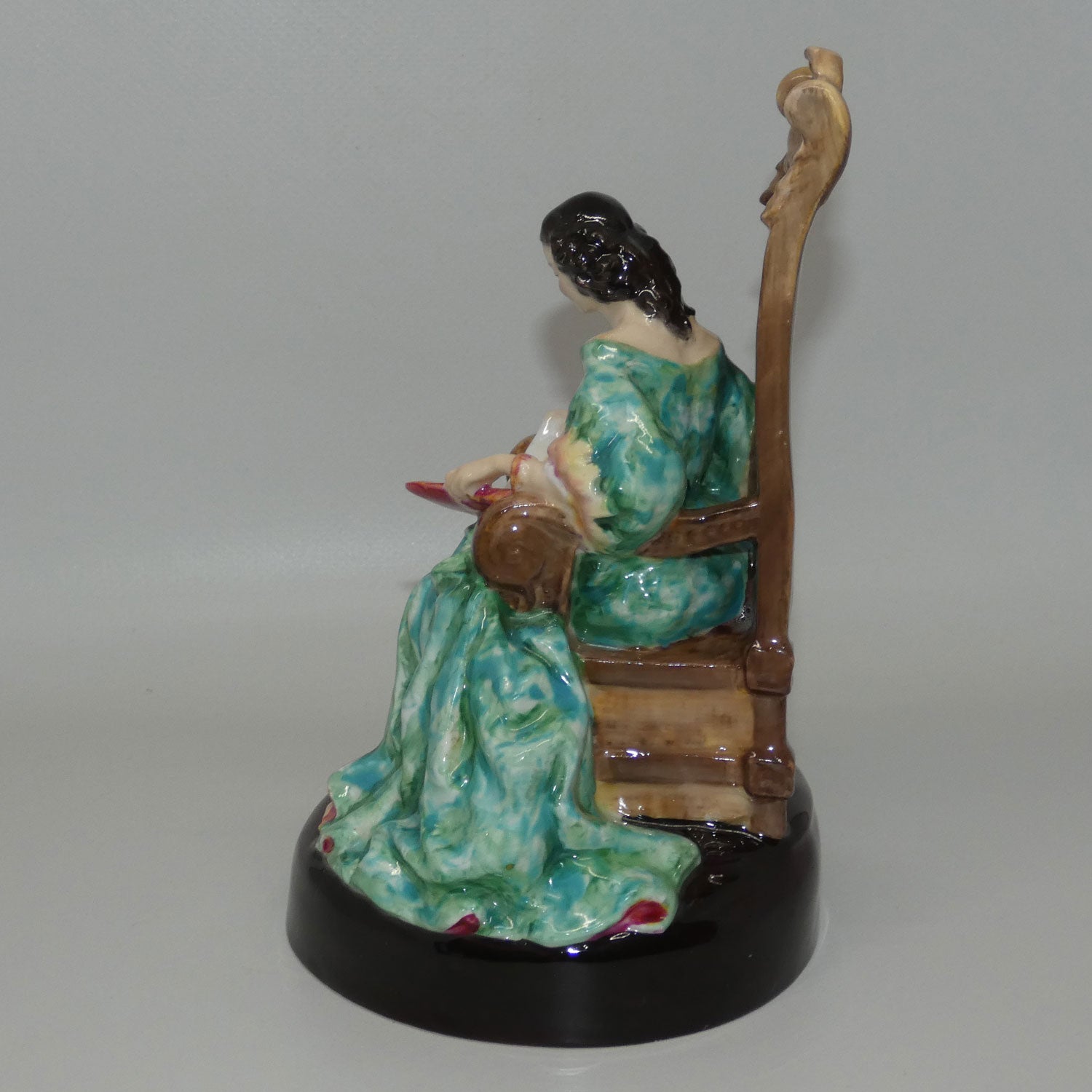 hn2055-royal-doulton-figure-the-leisure-hour