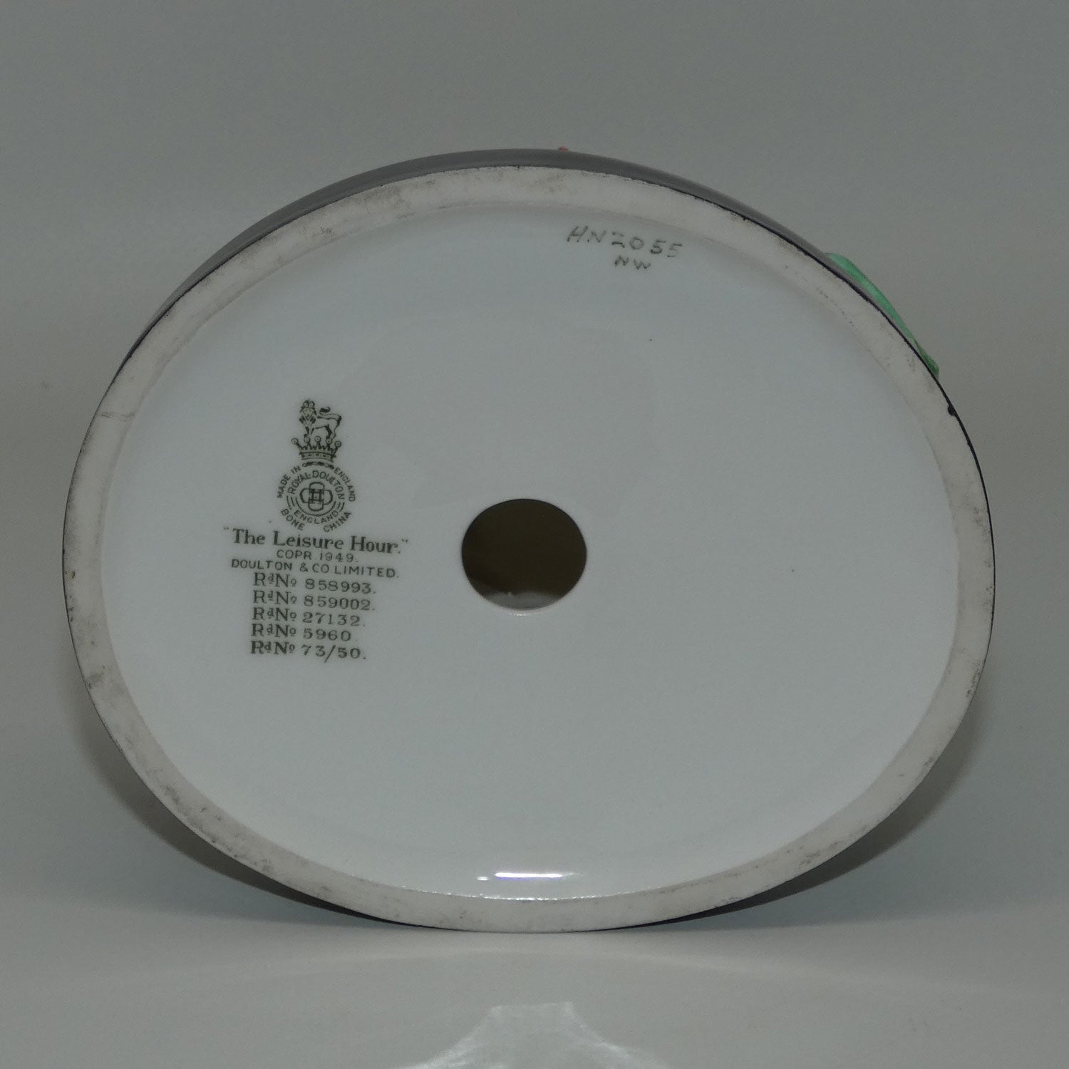 hn2055-royal-doulton-figure-the-leisure-hour