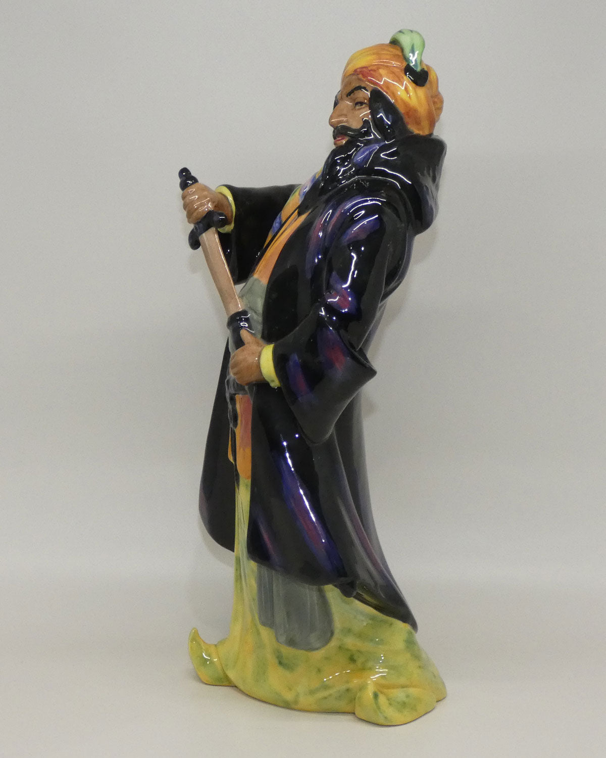 hn2105-royal-doulton-figure-bluebeard