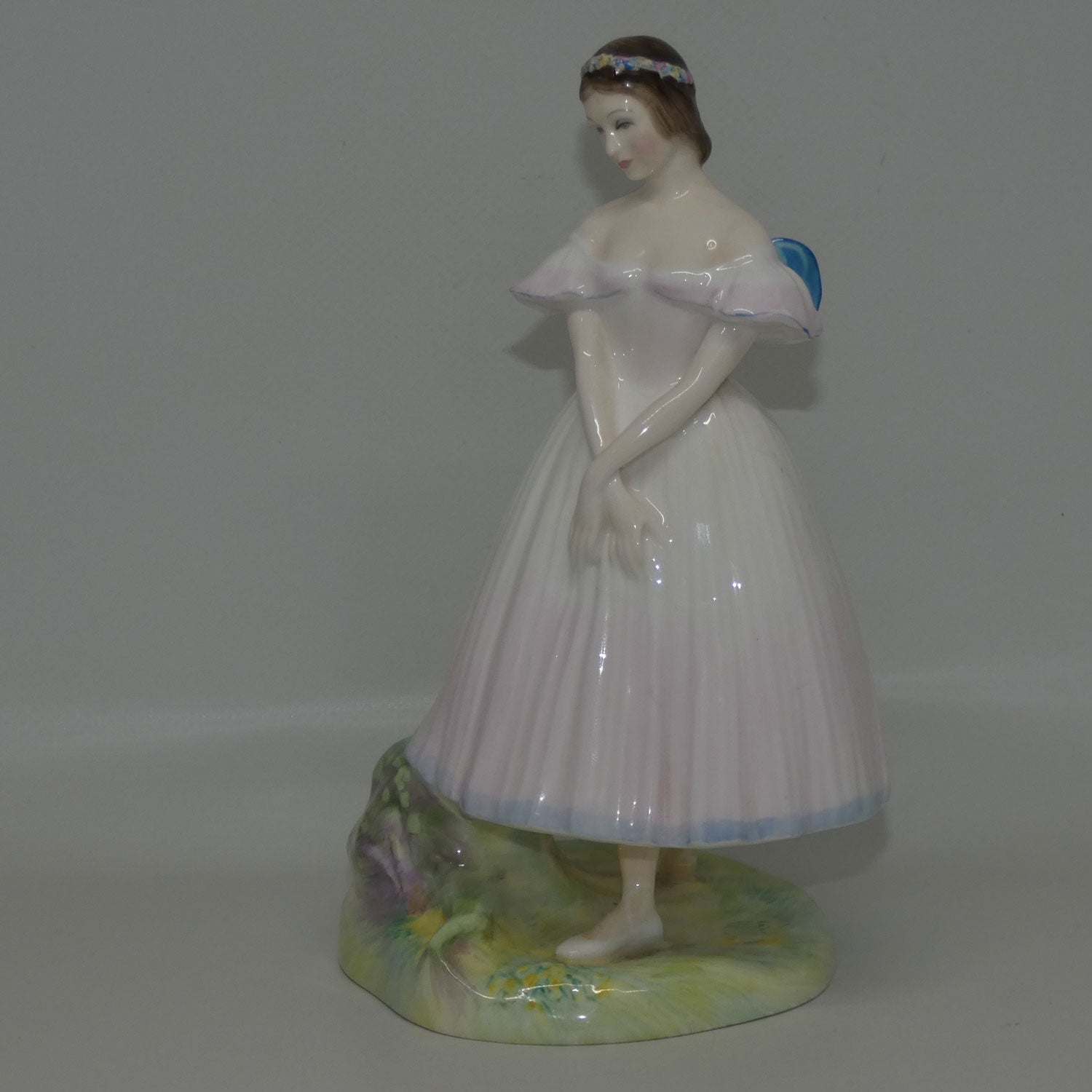hn2138-royal-doulton-figure-la-sylphide
