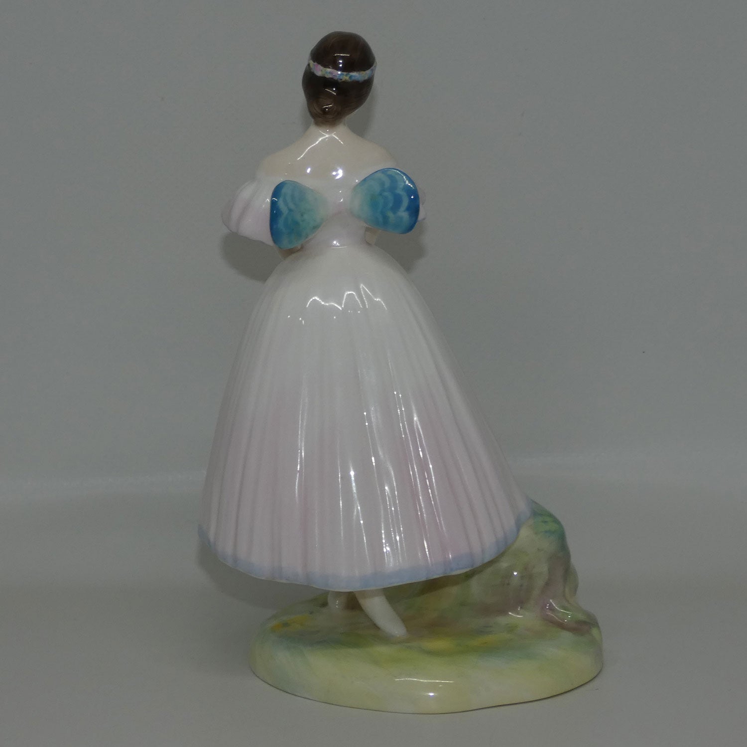 hn2138-royal-doulton-figure-la-sylphide