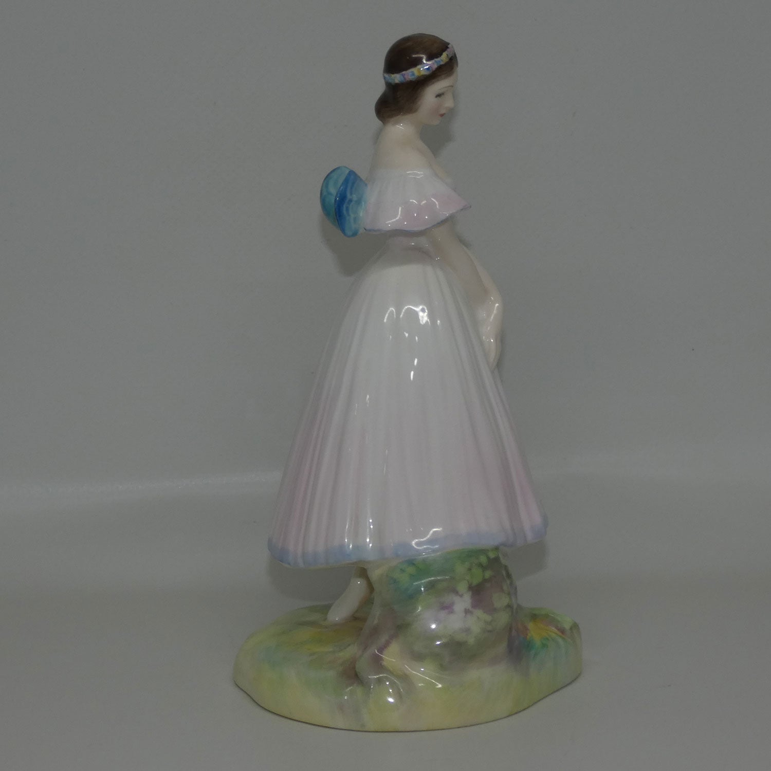 hn2138-royal-doulton-figure-la-sylphide