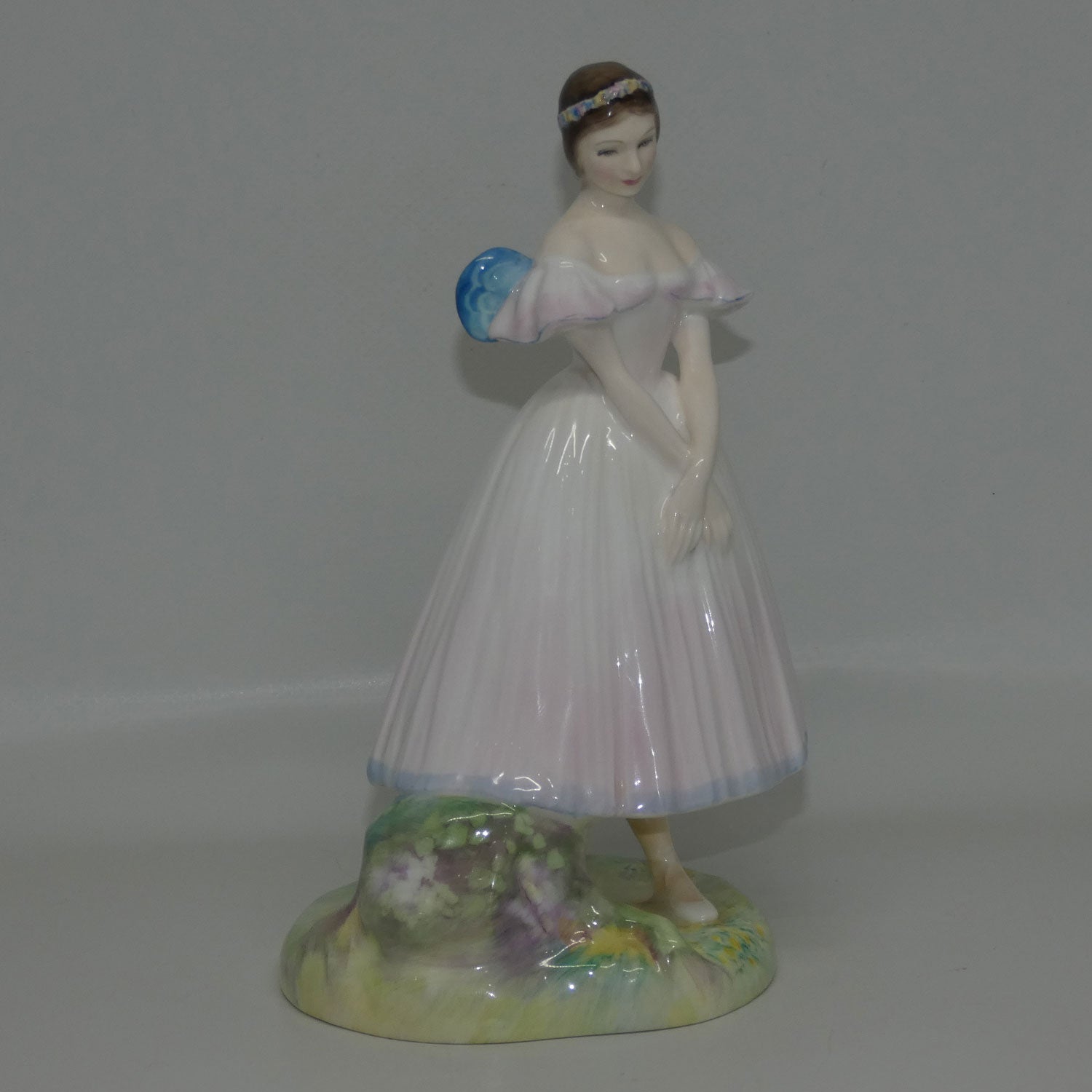 hn2138-royal-doulton-figure-la-sylphide