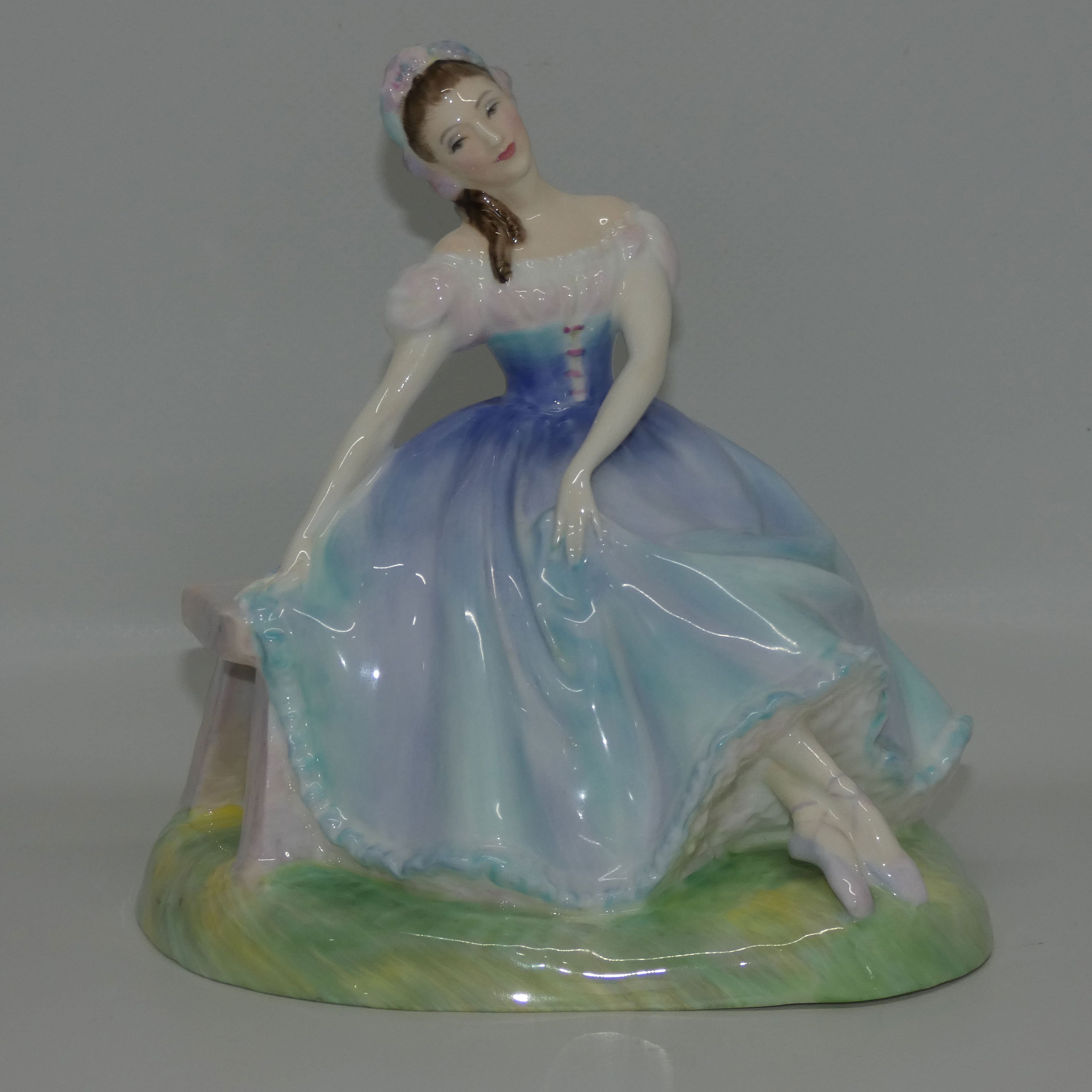 hn2139-royal-doulton-figure-giselle