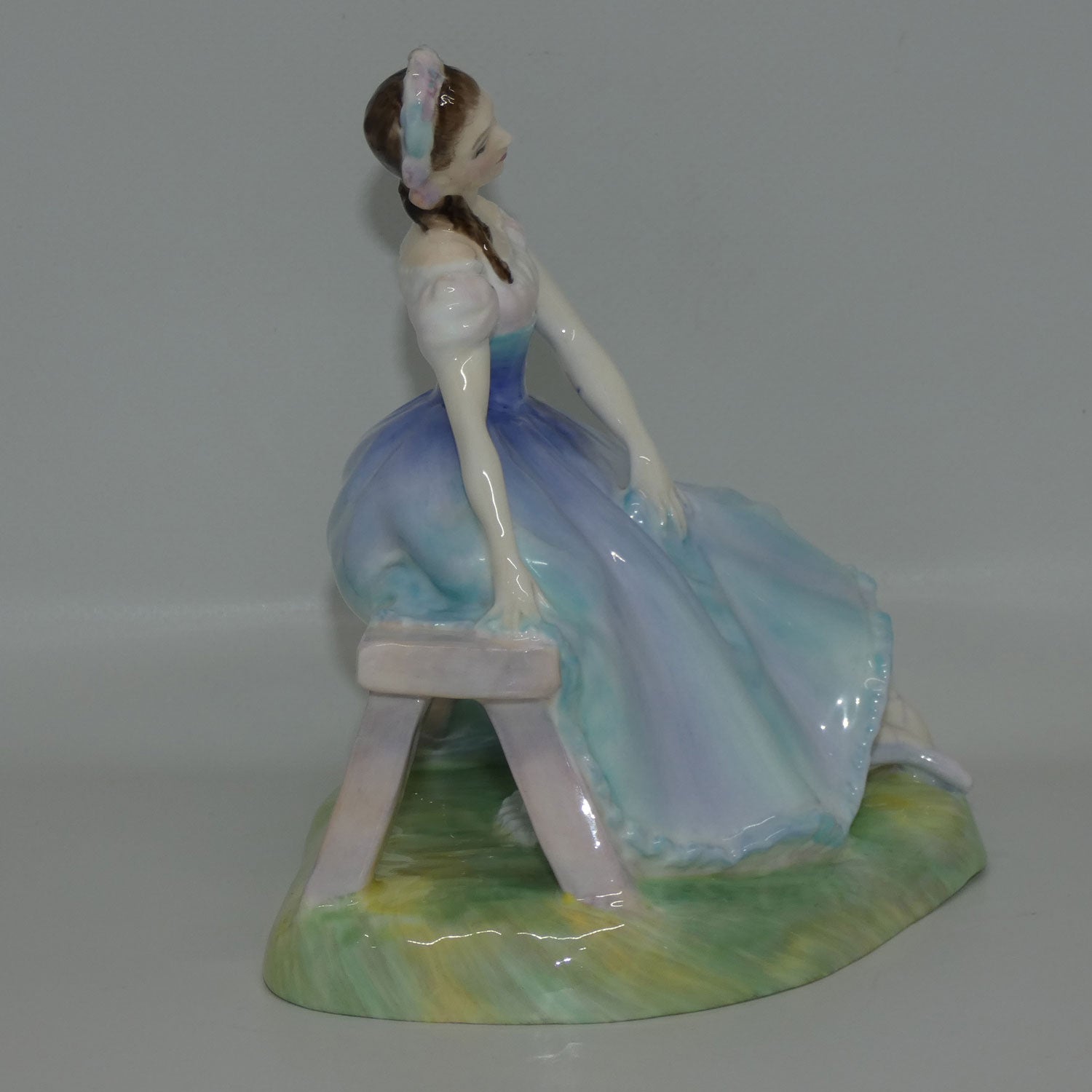 hn2139-royal-doulton-figure-giselle
