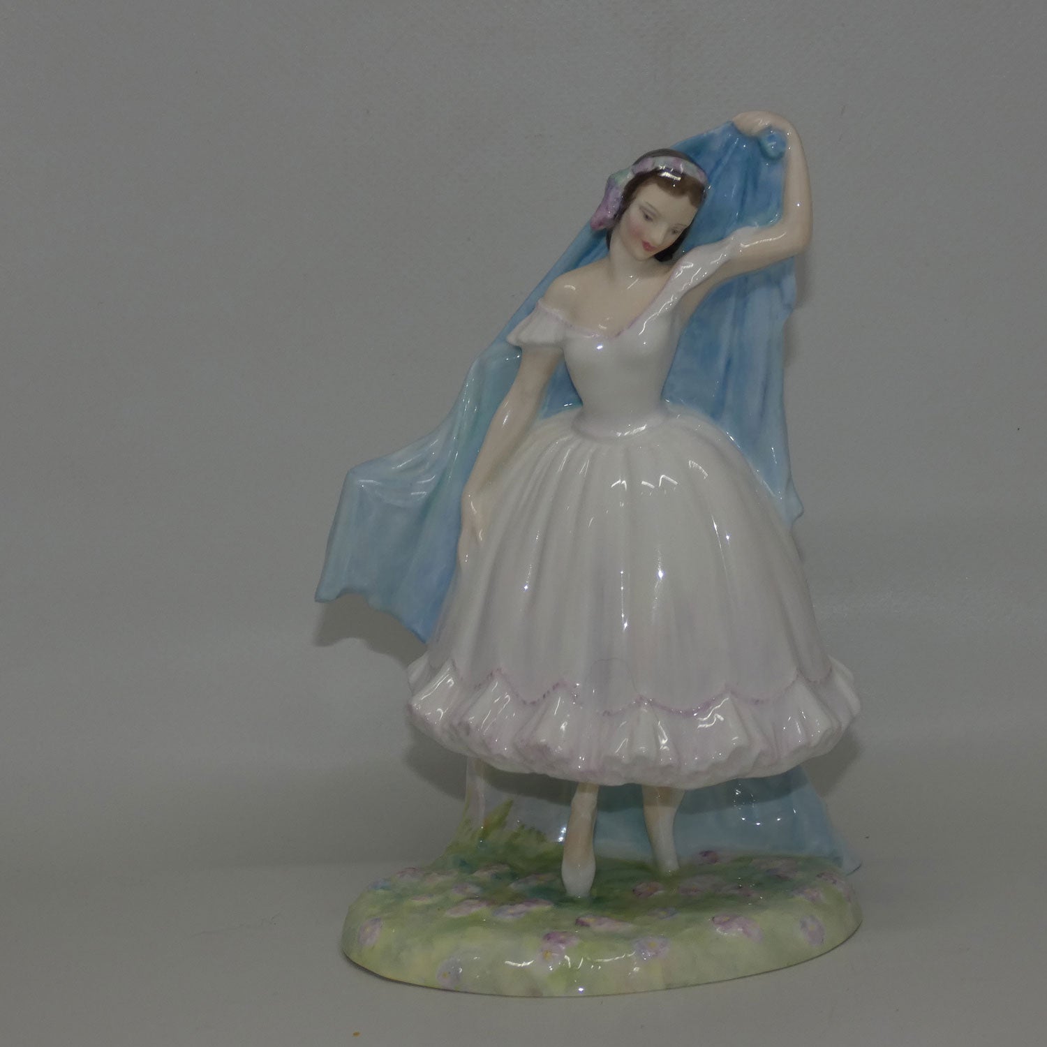 hn2140-royal-doulton-figure-giselle-the-forest-glade